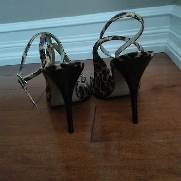 Guess Cheetah Heels - Picture 5 of 7